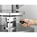 FORMATRICE A CALDO PER PIZZA - DIAMETRO PIZZE 350 mm - STRUTTURA INTERAMENTE IN ACCIAIO INOX - ELEVATA PRODUZIONE ORARIA FINO A 400 PIZZE ORA - PERFETTA UNIFORMITA' DI FORMA E SPESSORE DISCO SENZA RINUNCIARE AL BORDO - POTENZA 4,2 KW - DIMENSIONI CM L 50 X P 61 X H 77