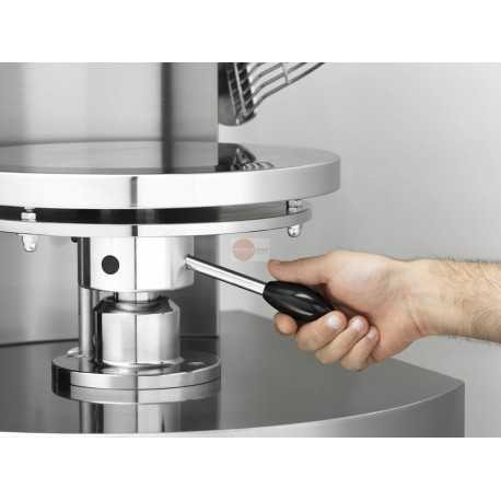 FORMATRICE A CALDO PER PIZZA - DIAMETRO PIZZE 400 mm - STRUTTURA INTERAMENTE IN ACCIAIO INOX - ELEVATA PRODUZIONE ORARIA FINO A 400 PIZZE ORA - PERFETTA UNIFORMITA' DI FORMA E SPESSORE DISCO SENZA RINUNCIARE AL BORDO - POTENZA 5,6 KW - DIMENSIONI CM L 56 X P 71 X H 86