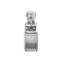 FORMATRICE A CALDO PER PIZZA - DIAMETRO PIZZE 450 mm - STRUTTURA INTERAMENTE IN ACCIAIO INOX - ELEVATA PRODUZIONE ORARIA FINO A 400 PIZZE ORA - PERFETTA UNIFORMITA' DI FORMA E SPESSORE DISCO SENZA RINUNCIARE AL BORDO - POTENZA 6,6 KW - DIMENSIONI CM L 56 X P 71 X H 86